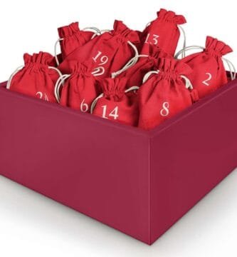 Las bolsitas rojas que contienen las sorpresas del Calendario de Adviento Dr. Hauschka 2024