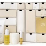 La caja y algunos de los productos del Calendario de adviento ESPA 2026