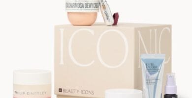 Edición de Belleza Icónica de Lookfantastic con siete productos de Medik8, Estée Lauder, Elemis, Urban Decay, Philip Kingsley, Sol de Janeiro y KIKO Milano.