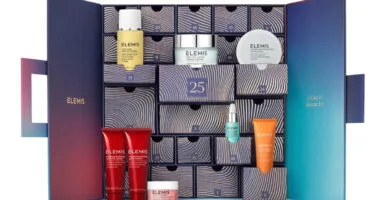 El interior del Calendario de Adviento Elemis 2024 con algunos de los productos que incluye