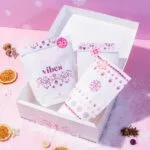 La caja y un par de productos del Calendario de adviento Essence DIY 2025