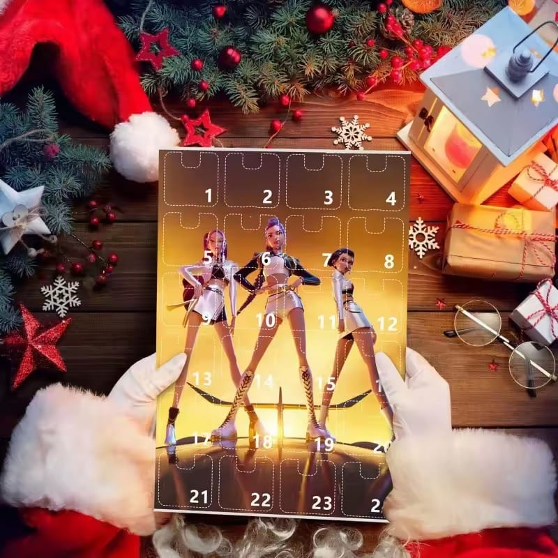 Calendarios de adviento de Las Guerreras K-Pop, ya a la venta 1 Las manos de Papá Noel sujetan la caja de un Calendario de adviento de las Guerreras K-Pop Demon Hunters