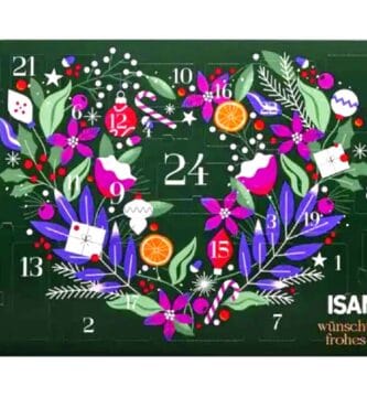 La caja verde con un corazón dibujado por flores del Calendario de Adviento ISANA 2024