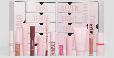 La caja y los productos del Calendario de Adviento Kylie Cosmetics 2024