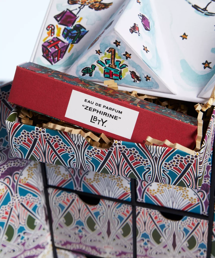 Un detalle de los cajones del Calendario de Adviento Liberty Beauty 2025