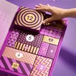 La caja del Calendario de adviento Lovehoney Indulge in Pleasure 2025