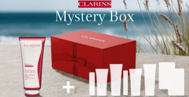 La caja de la Mistery Box de Clarins con uno de los 9 productos y la silueta de los 8 restantes