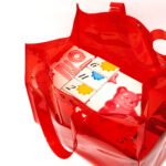 La bolsa abierta y las cajitas de algunos de los productos del Calendario de adviento MiiN Cosmetics 2026
