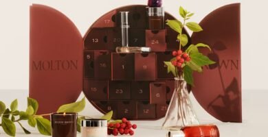 La caja y algunos de los productos del Calendario de adviento Molton Brown 2026