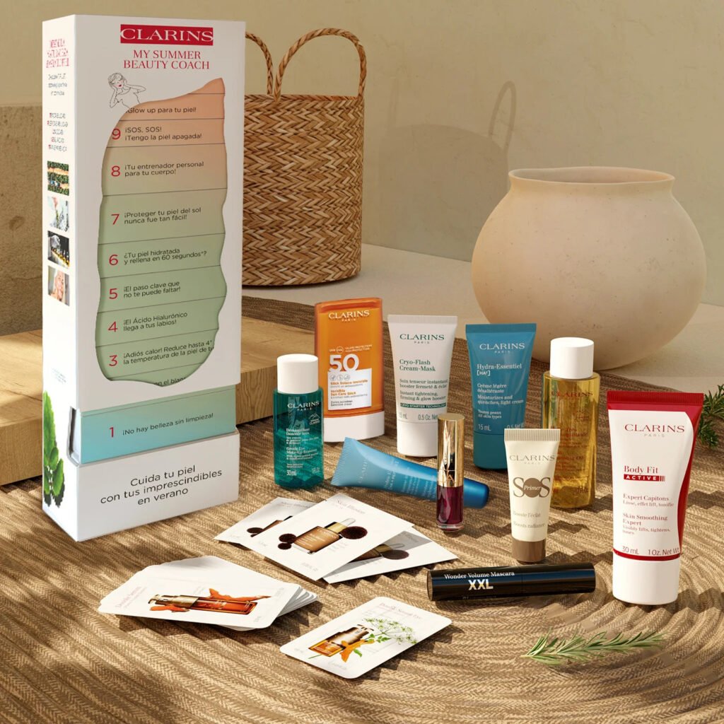 La caja y los productos del set My Summer Beauty Coach de Clarins