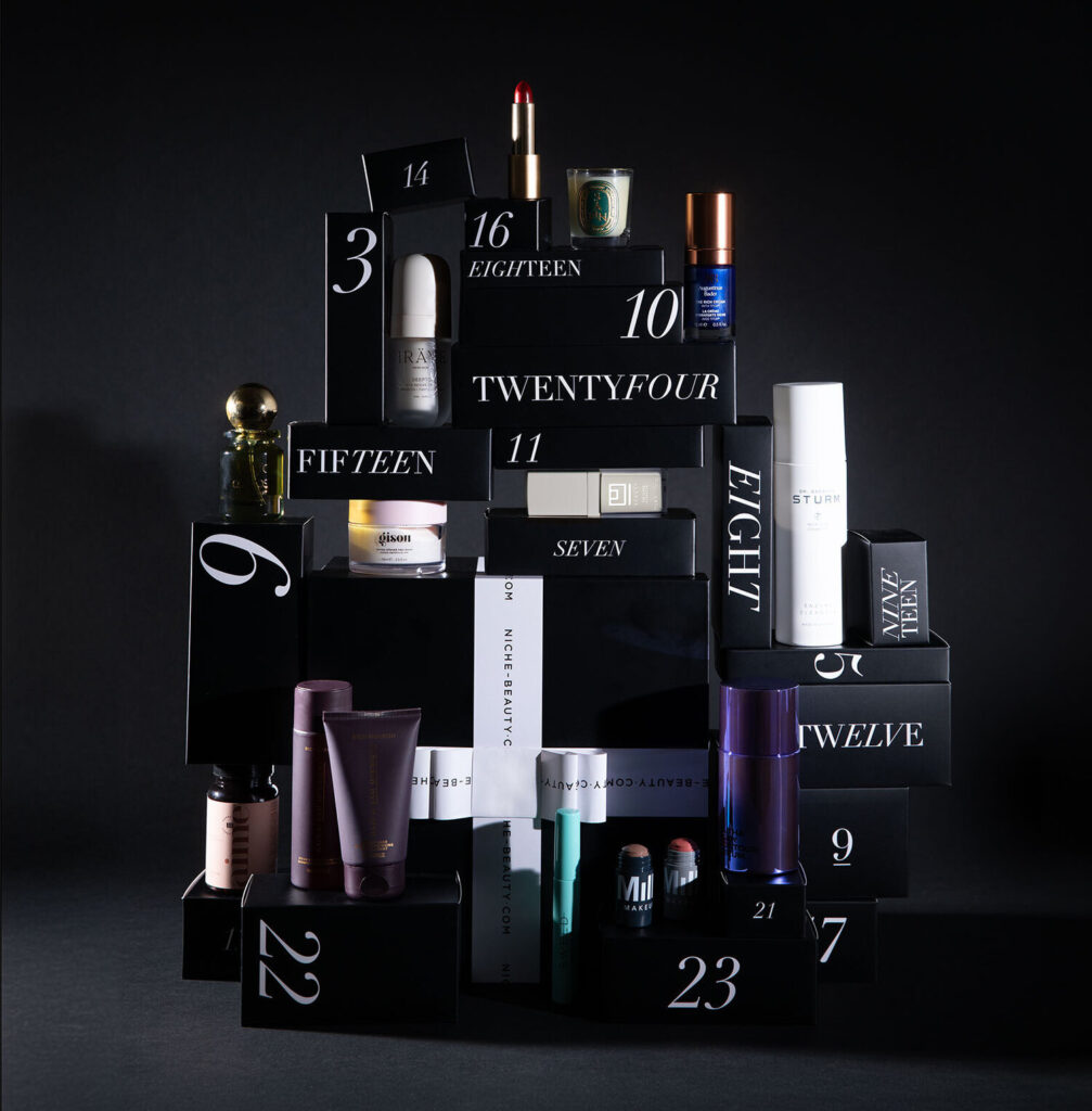 La caja y los productos del Calendario de Adviento Niche Beauty 2024