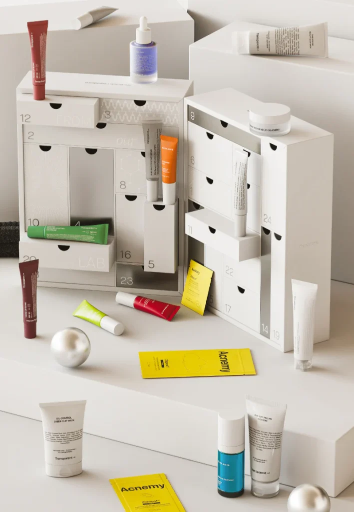 La caja y los productos del calendario de adviento Niche Beauty Lab 2025