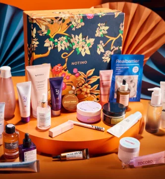 La caja y los productos del Calendario de adviento Notino Secrets of K-Beauty 2025