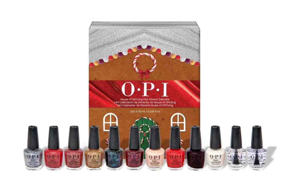 La caja y los productos del Calendario de adviento OPI 2025