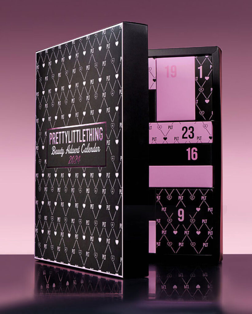 La caja entreabierta del Calendario de Adviento Pretty Little Thing 2024