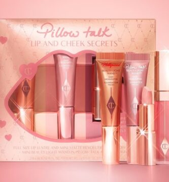 Los cuatro productos y la caja del Pillow Talk Lip & Cheek Secrets de Charlotte Tilbury