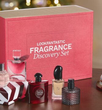 Los cinco perfumes junto a la caja del Set de descubrimiento de fragancias festivas para mujer de Lookfantastic