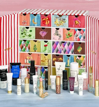 La caja y los productos del Calendario de adviento Sisley 2025