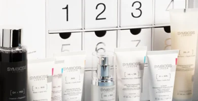La caja y los productos del Calendario de adviento Symbiosis Skincare 2025