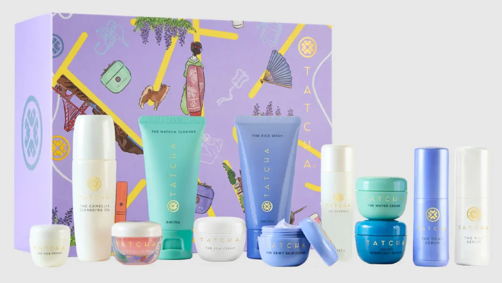 La caja y los productos del Calendario de adviento Tatcha 2025