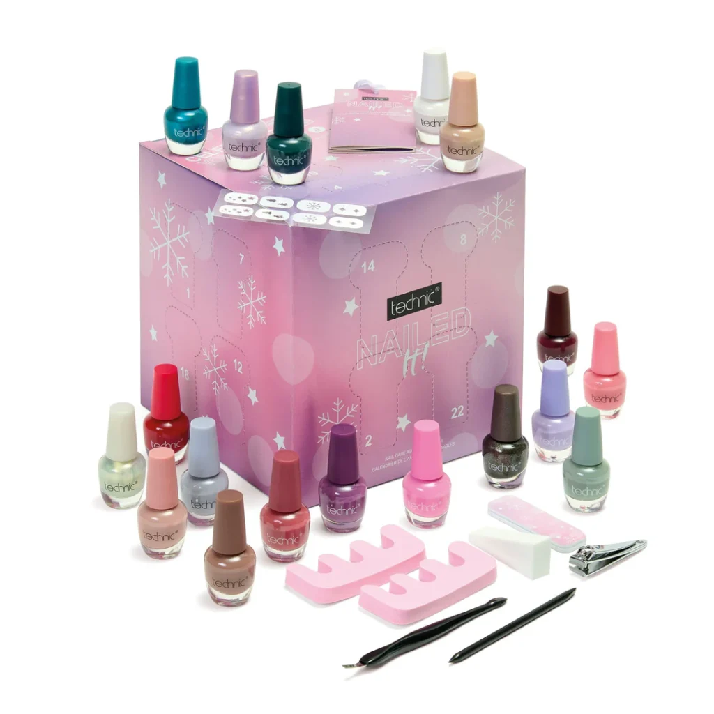 La caja en forma de cubo y los productos del calendario de adviento Technic Nail Care