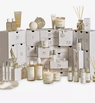 La caja y los productos del Calendario de adviento The White Company 2025