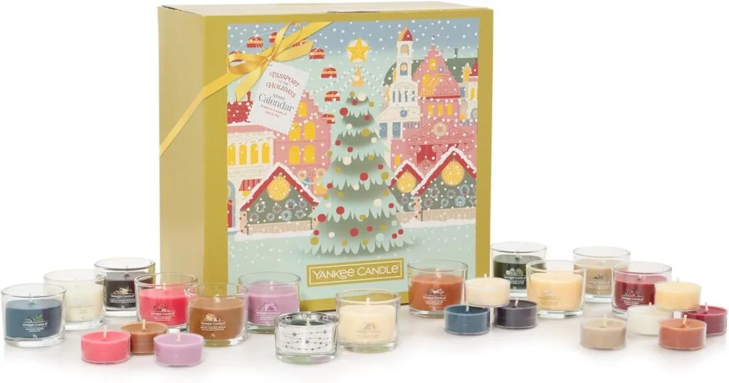 La caja y las velas del Calendario Yankee Candle 2024 en forma de libro
