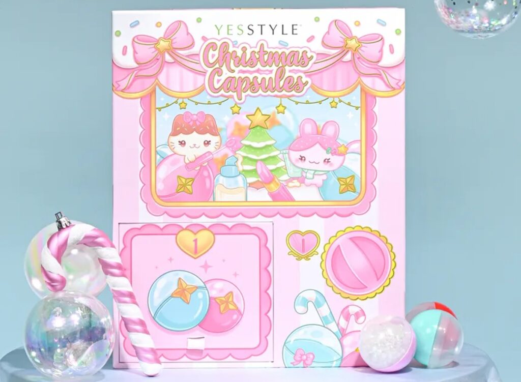 La caja de temática gacha en tonos pastel del Calendario de Adviento YesStyle 2024