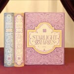 La presentación en forma de diario del Calendario de adviento YesStyle 2025 "Starlight Diaries"