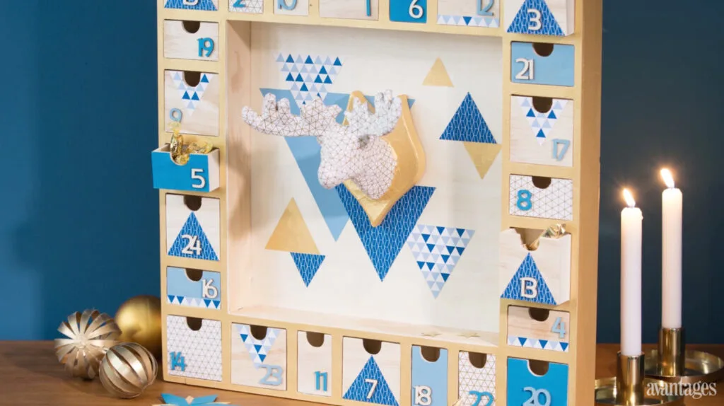 Calendario de Adviento DIY de estilo nórdico, con una cabeza de alce en el centro