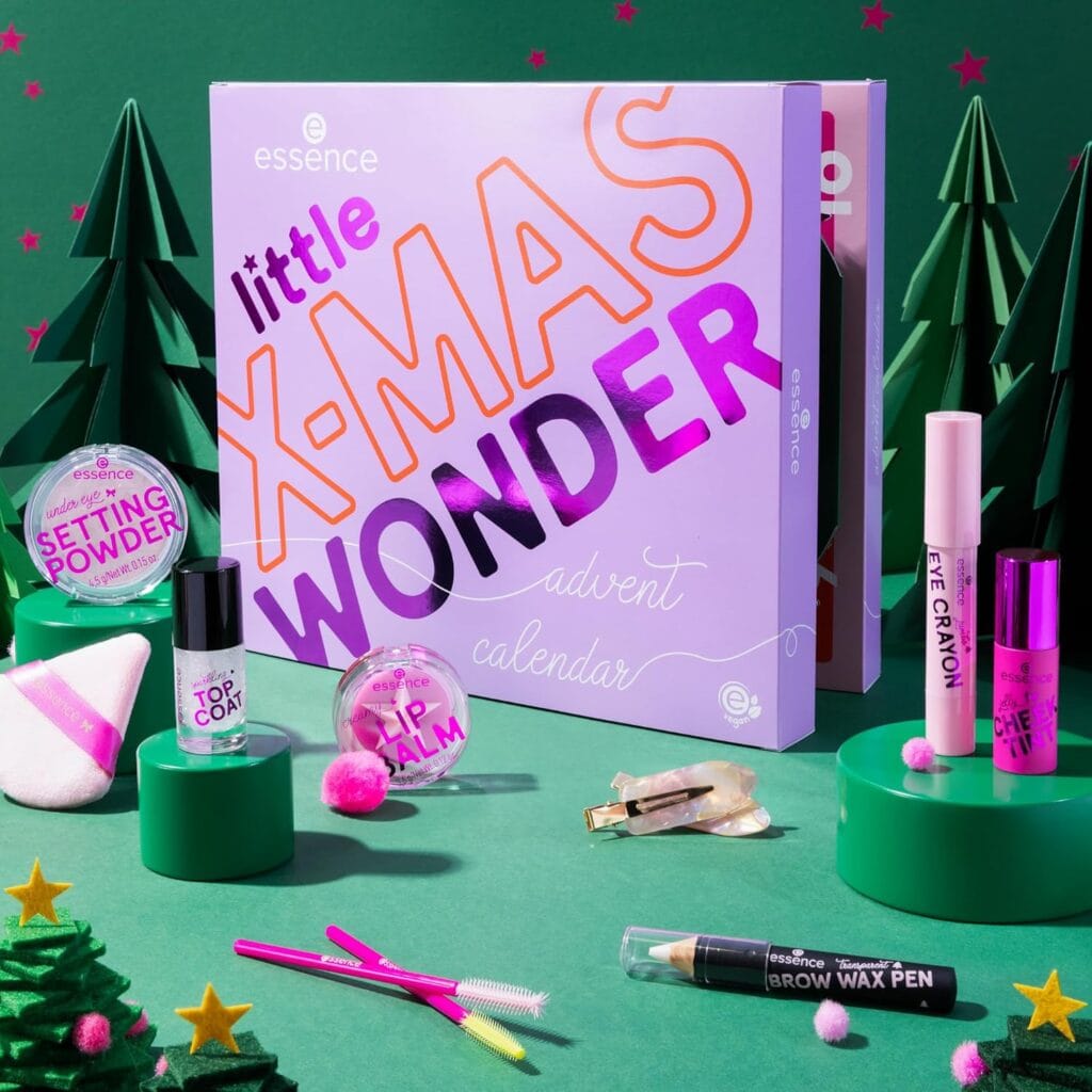 Calendario de adviento Essence 2025 "Little X-Mas Wonder", ya a la venta 1 La caja y los productos del calendario de adviento essence 2025 Little XMas
