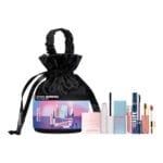 La bolsa y los productos del estuche Gleamy Dreamy de Sephora Favorites