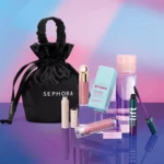 La bolsa y los productos del estuche Gleamy Dreamy de Sephora Favorites