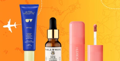 Productos de belleza de verano, con un fondo amarillo con la silueta de un avión