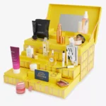 La caja y los productos del Calendario de adviento Selfridges 2025